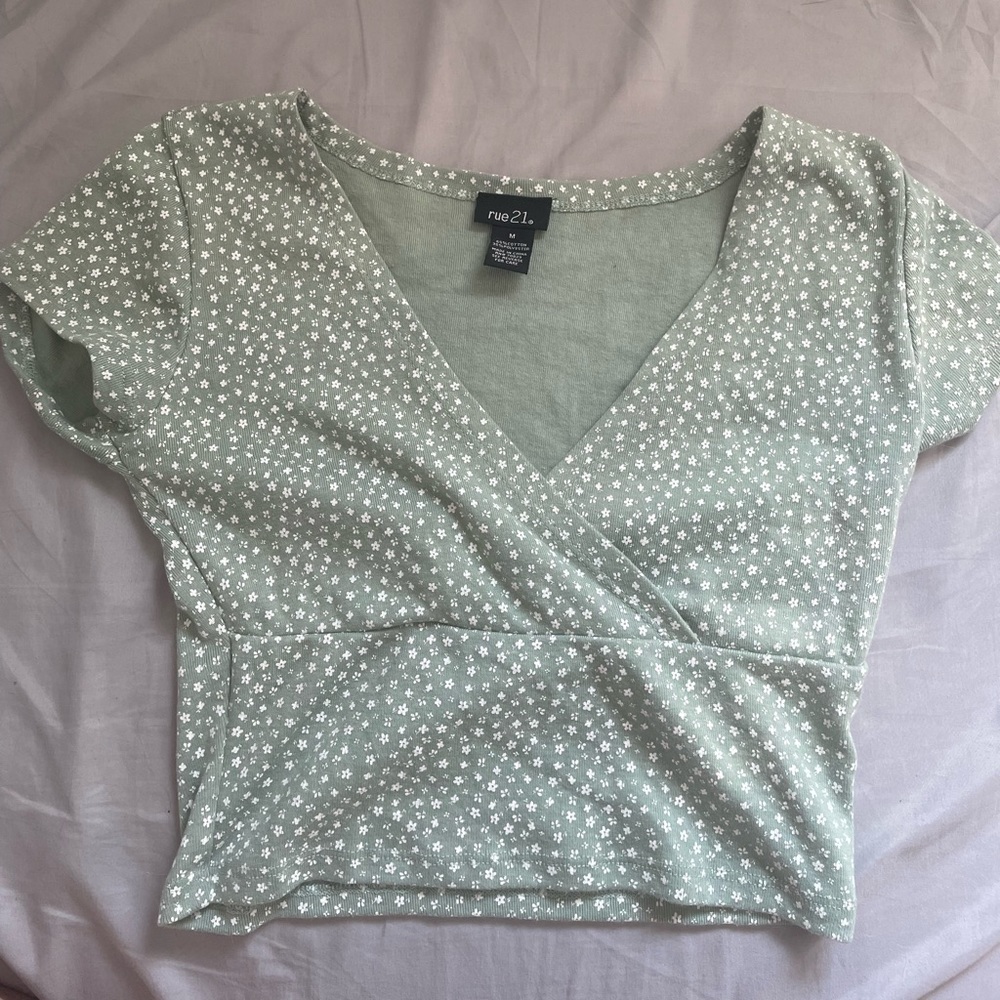 Green Crossed Size Medium Cropped shirt